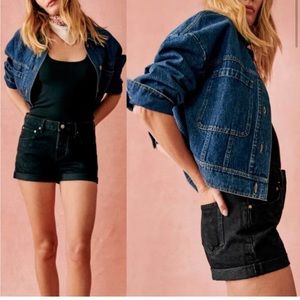 Sezane Niels black mid rise short size 4